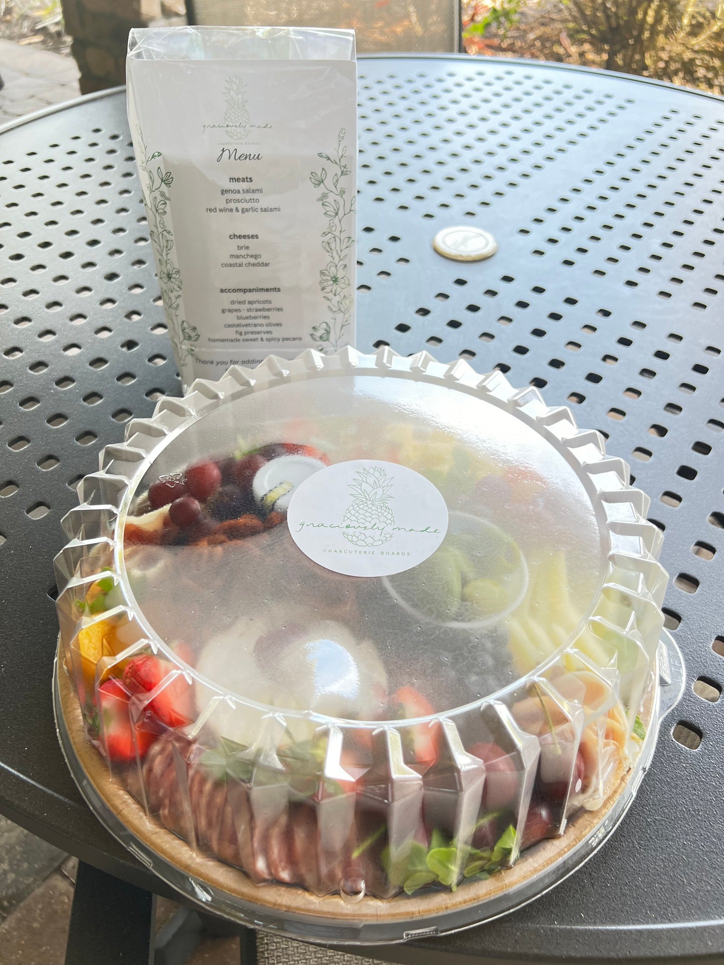 Medium Arrangement (Serves 6)